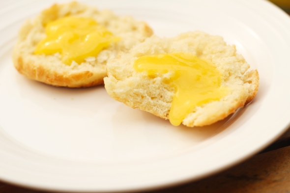 Thick lemon curd on biscuits